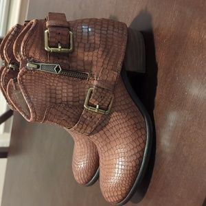 Donald J Pliner "Dalis-ZP" Python Boots size 6 1/2
